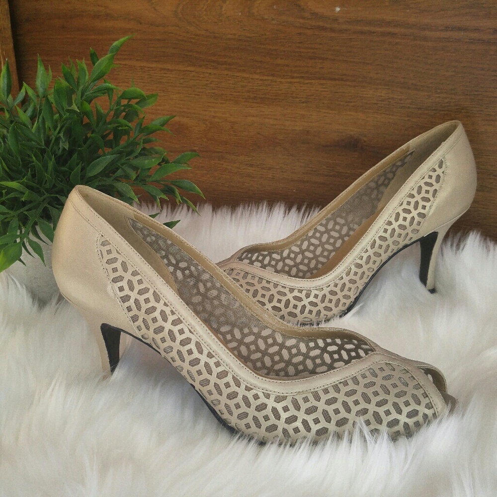 Stuart Weitzman Nude Pump